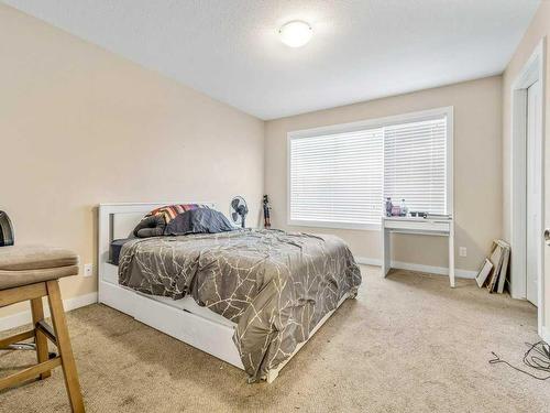 1-75 Aquitania Circle West, Lethbridge, AB - Indoor Photo Showing Bedroom