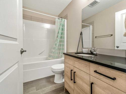 1-75 Aquitania Circle West, Lethbridge, AB - Indoor Photo Showing Bathroom