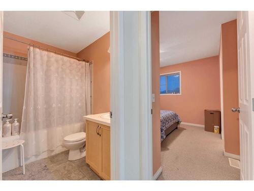 5503-111 Tarawood Lane Ne, Calgary, AB - Indoor Photo Showing Bathroom