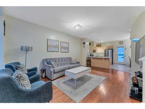 5503-111 Tarawood Lane Ne, Calgary, AB - Indoor Photo Showing Living Room