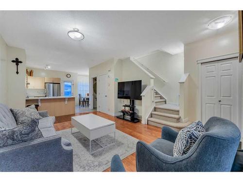 5503-111 Tarawood Lane Ne, Calgary, AB - Indoor Photo Showing Living Room