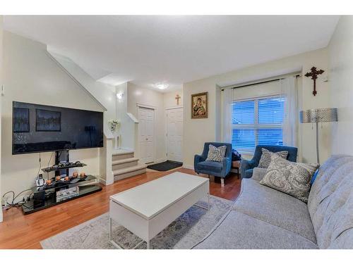 5503-111 Tarawood Lane Ne, Calgary, AB - Indoor Photo Showing Living Room