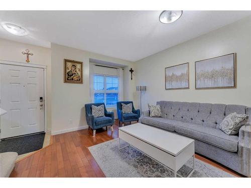 5503-111 Tarawood Lane Ne, Calgary, AB - Indoor Photo Showing Living Room