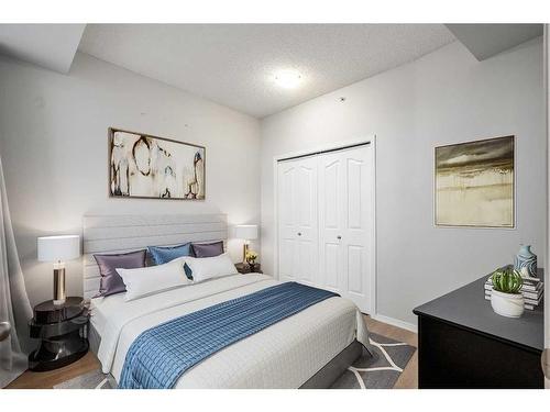 403-1053 10 Street Sw, Calgary, AB - Indoor Photo Showing Bedroom