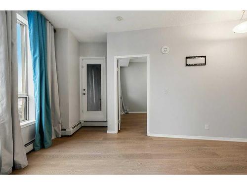 403-1053 10 Street Sw, Calgary, AB - Indoor Photo Showing Other Room