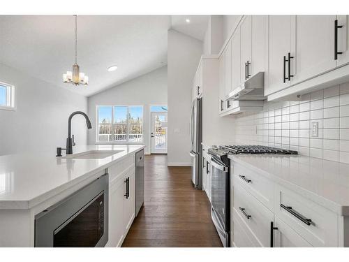 483 Rivercrest Road West, Cochrane, AB - Indoor Photo Showing Kitchen With Upgraded Kitchen