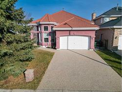 38 Edgevalley Manor NW Calgary, AB T3A 5E1