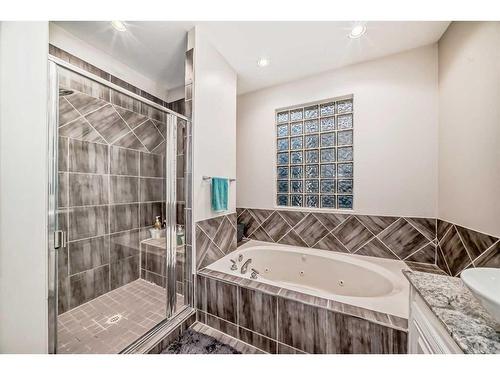 1840 31 Avenue Sw, Calgary, AB - Indoor Photo Showing Bathroom