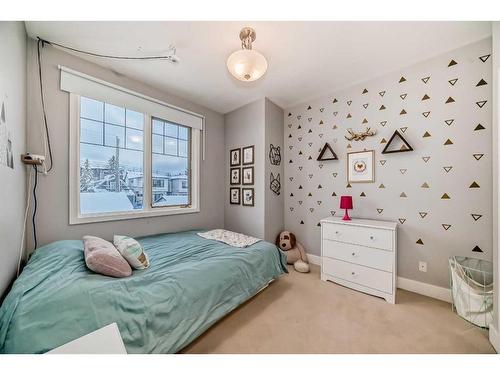 1840 31 Avenue Sw, Calgary, AB - Indoor Photo Showing Bedroom