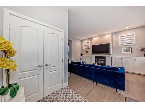 1840 31 Avenue Sw, Calgary, AB - Indoor With Fireplace