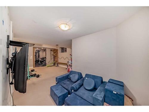 1840 31 Avenue Sw, Calgary, AB - Indoor Photo Showing Other Room