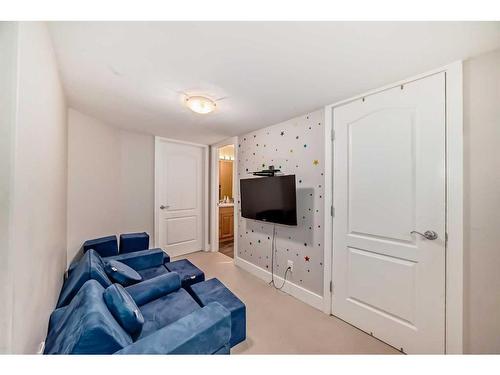 1840 31 Avenue Sw, Calgary, AB - Indoor Photo Showing Other Room