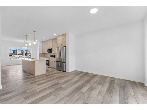 938 Cobblemore Common Sw, Airdrie, AB - Indoor Photo Showing Kitchen