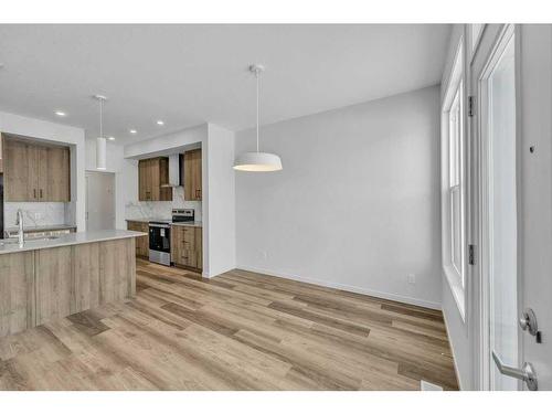 62 Sugarsnap Gardens Se, Calgary, AB - Indoor Photo Showing Kitchen