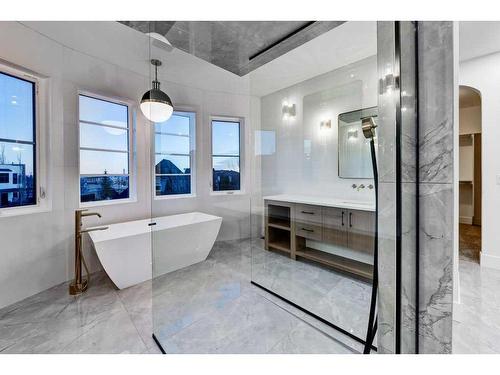 76 Aspen Ridge Square Sw, Calgary, AB - Indoor Photo Showing Bathroom