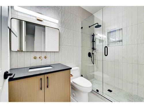 76 Aspen Ridge Square Sw, Calgary, AB - Indoor Photo Showing Bathroom