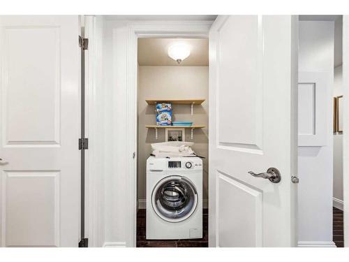 1105-733 14 Avenue Sw, Calgary, AB - Indoor Photo Showing Laundry Room