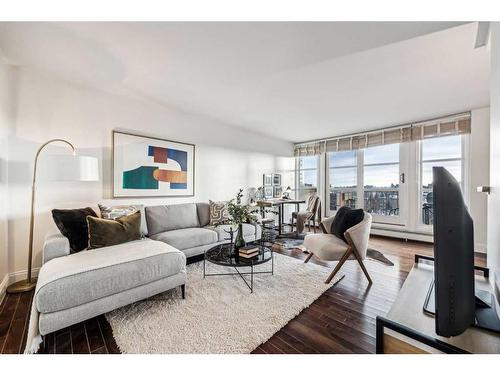 1105-733 14 Avenue Sw, Calgary, AB - Indoor Photo Showing Living Room