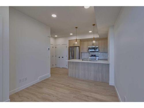 306-562 Seton Circle Se, Calgary, AB - Indoor Photo Showing Kitchen