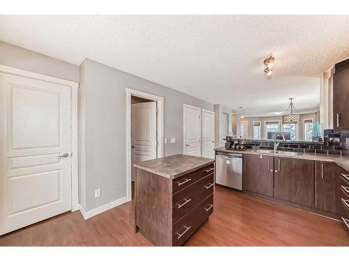 1809-2445 Kingsland Road Se, Airdrie, AB - Indoor Photo Showing Kitchen