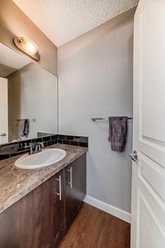 1809-2445 Kingsland Road Se, Airdrie, AB - Indoor Photo Showing Bathroom