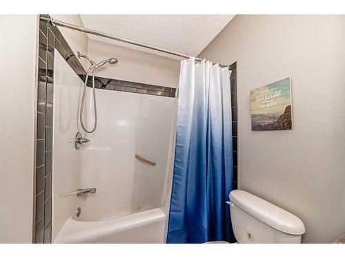 1809-2445 Kingsland Road Se, Airdrie, AB - Indoor Photo Showing Bathroom