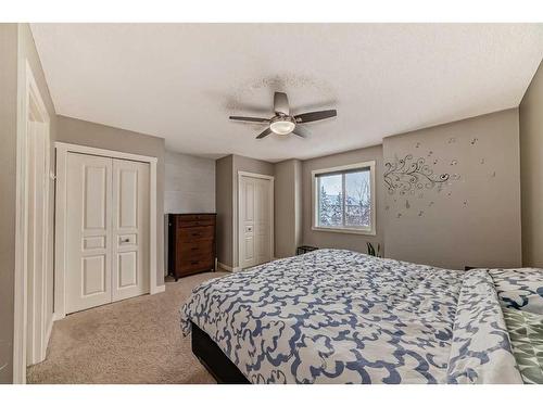 1809-2445 Kingsland Road Se, Airdrie, AB - Indoor Photo Showing Bedroom