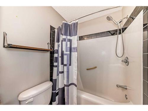 1809-2445 Kingsland Road Se, Airdrie, AB - Indoor Photo Showing Bathroom