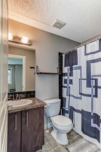 1809-2445 Kingsland Road Se, Airdrie, AB - Indoor Photo Showing Bathroom