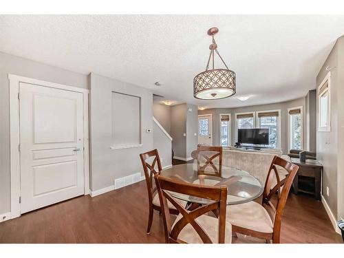 1809-2445 Kingsland Road Se, Airdrie, AB - Indoor Photo Showing Dining Room