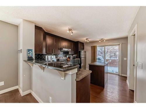 1809-2445 Kingsland Road Se, Airdrie, AB - Indoor Photo Showing Kitchen