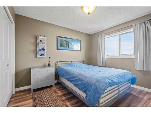 465 Martindale Boulevard Ne, Calgary, AB - Indoor Photo Showing Bedroom