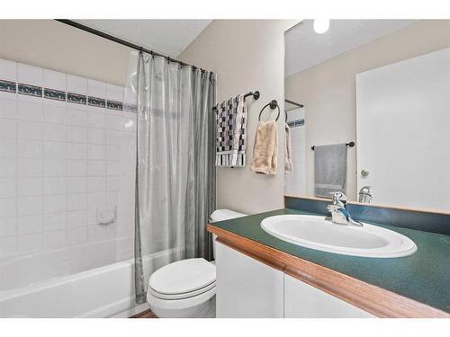 465 Martindale Boulevard Ne, Calgary, AB - Indoor Photo Showing Bathroom