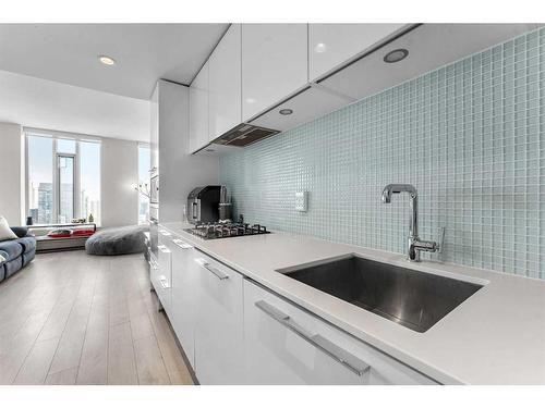 3107-901 10 Avenue Sw, Calgary, AB - Indoor Photo Showing Kitchen