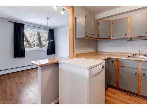 306-36 Glenbrook Crescent, Cochrane, AB - Indoor Photo Showing Kitchen