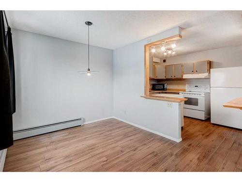 306-36 Glenbrook Crescent, Cochrane, AB - Indoor Photo Showing Kitchen