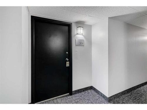 306-36 Glenbrook Crescent, Cochrane, AB - Indoor Photo Showing Other Room