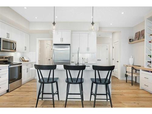 40 Willow Street, Cochrane, AB - Indoor Photo Showing Kitchen With Upgraded Kitchen