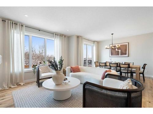 40 Willow Street, Cochrane, AB - Indoor Photo Showing Living Room