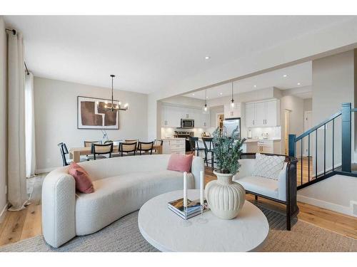 40 Willow Street, Cochrane, AB - Indoor Photo Showing Living Room