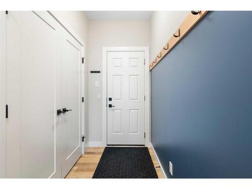 40 Willow Street, Cochrane, AB - Indoor Photo Showing Other Room