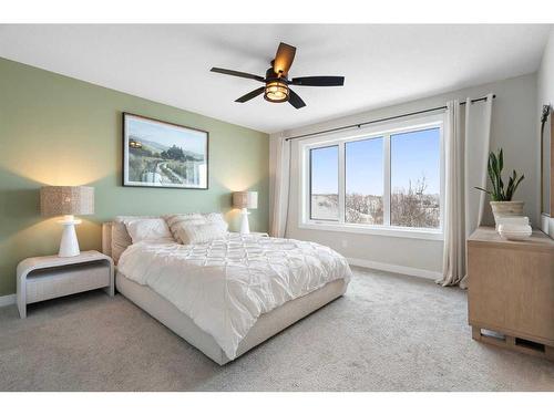 40 Willow Street, Cochrane, AB - Indoor Photo Showing Bedroom