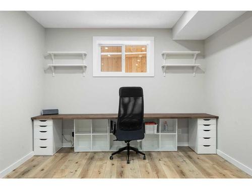 40 Willow Street, Cochrane, AB - Indoor Photo Showing Office