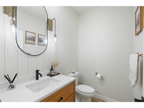 40 Willow Street, Cochrane, AB - Indoor Photo Showing Bathroom