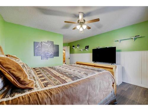 303 1 Street, Irricana, AB - Indoor Photo Showing Bedroom