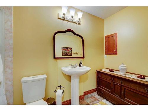 303 1 Street, Irricana, AB - Indoor Photo Showing Bathroom