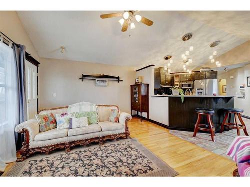 303 1 Street, Irricana, AB - Indoor Photo Showing Living Room