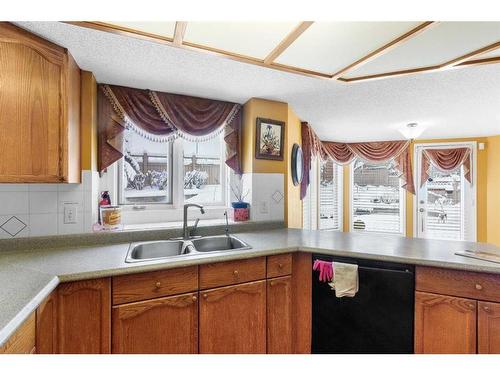 33 Shawnee View Sw, Calgary, AB - Indoor Photo Showing Kitchen With Double Sink