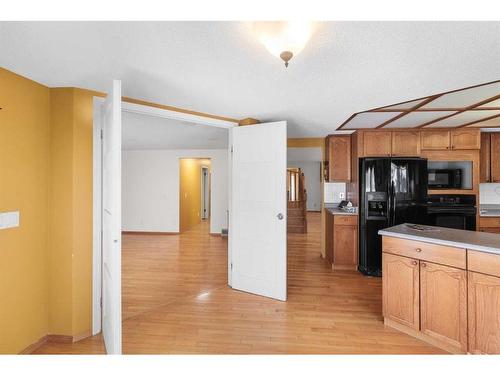 33 Shawnee View Sw, Calgary, AB - Indoor Photo Showing Kitchen