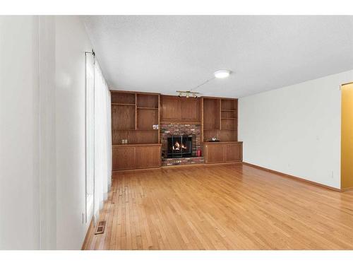 33 Shawnee View Sw, Calgary, AB - Indoor With Fireplace